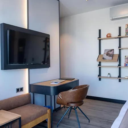 Business Airport Hotel *